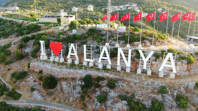 “I Love Alanya”라는 글자가 적힌 곳은 알라니아에서 가장 멋진 전망대이자 사진 촬영 명소입니다